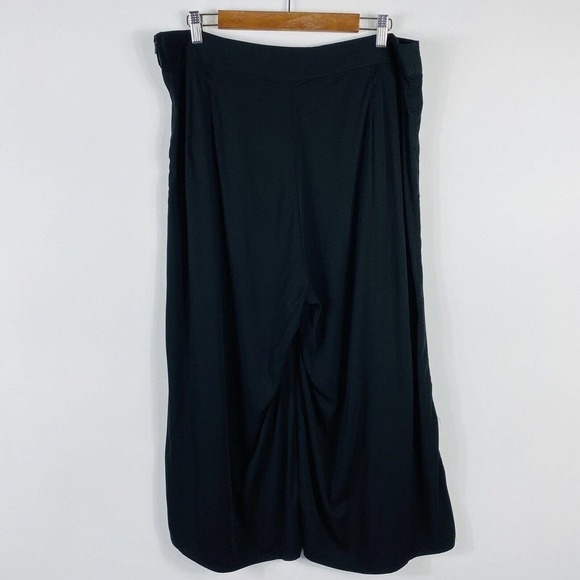 Torrid Plus Size 14 Wide Leg Cropped Pants Black Rayon Side Zip Casual - Picture 1 of 5